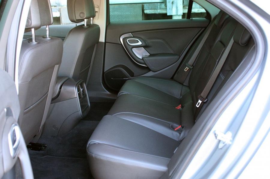  Saab 9-5 Sedan 2010 года  (фото 7 из 199)